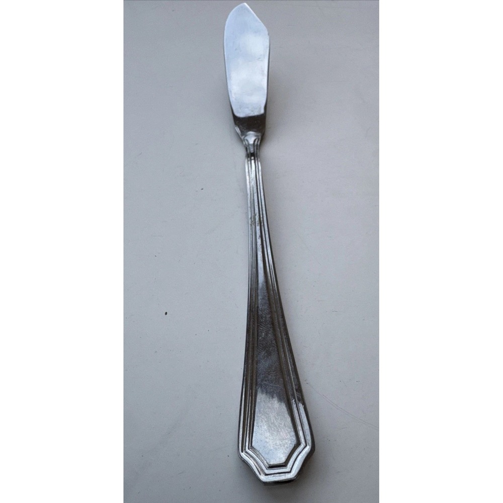 Wallace Arlington  Butter Knife 18/10 Stainless Flatware Outlined Edge Glossy